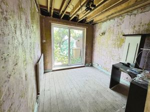 Bedroom- click for photo gallery
